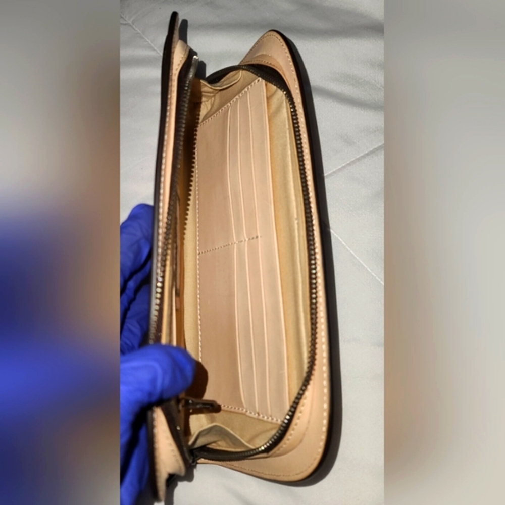 Gradient Leather Wallet - Picture 4 of 7